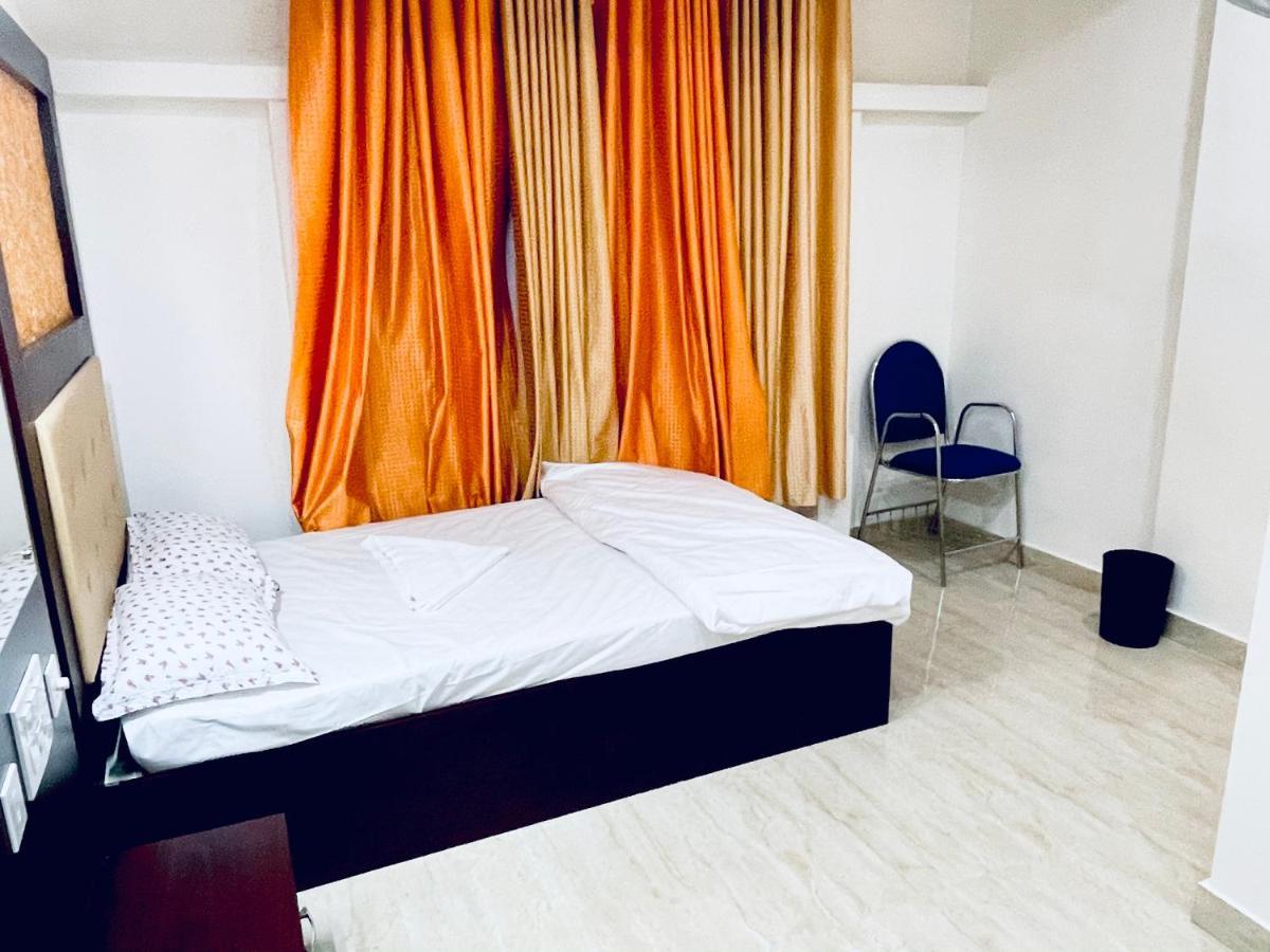 Hotel Bassac Residency à Changanācheri Extérieur photo