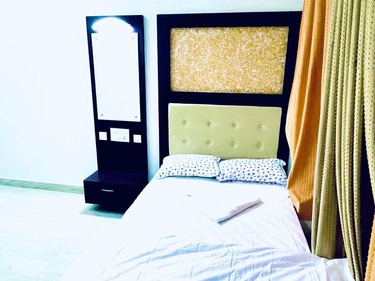 Hotel Bassac Residency à Changanācheri Extérieur photo