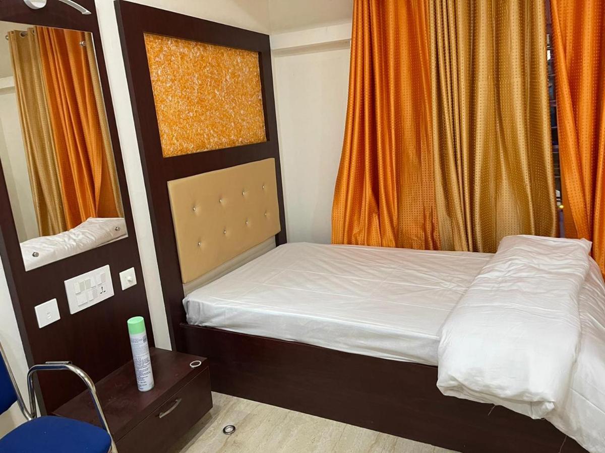 Hotel Bassac Residency à Changanācheri Extérieur photo